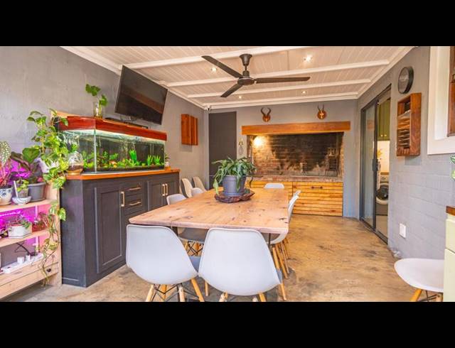 2 BEDROOM TOWNHOUSE FOR SALE IN VREDENBERG